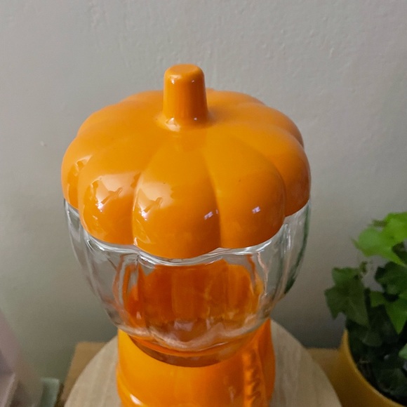 Target Pumpkin Gumball Machine with Eyeballs. - Picture 15 of 15